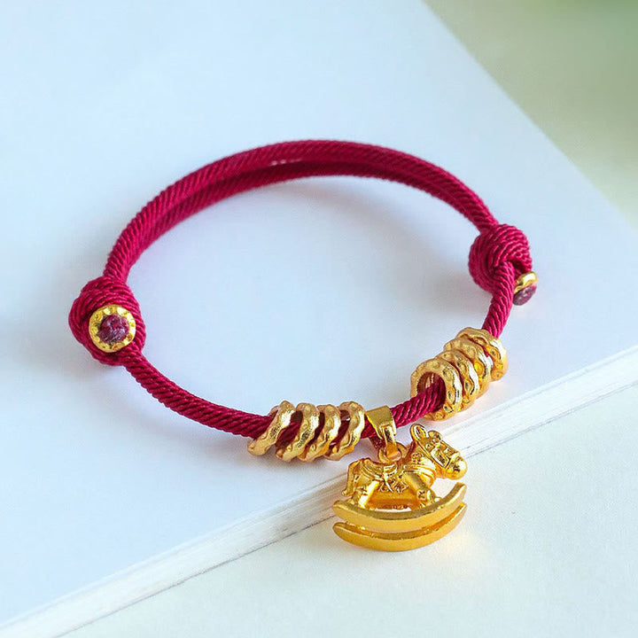 Armband Jahr Des Pferdes Pferd Anhänger goldenes Schaukelpferd rote Kordel Glück