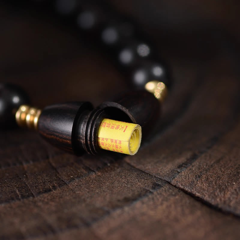 Armband Ebenholz – Schutz & Segen mit Gebetsrolle Mantra Holzperlen Detail