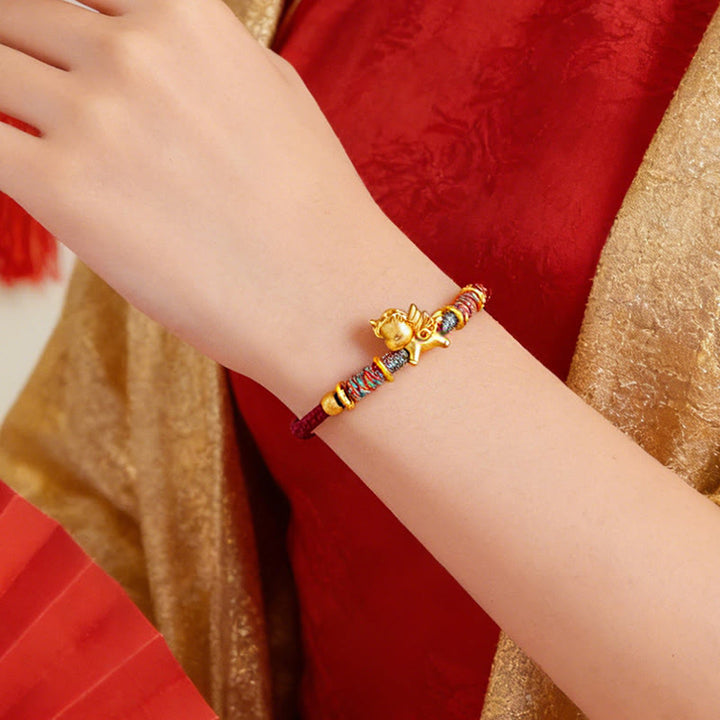 Armband Pferd 999 Silber Vergoldet Schutz am Handgelenk getragen