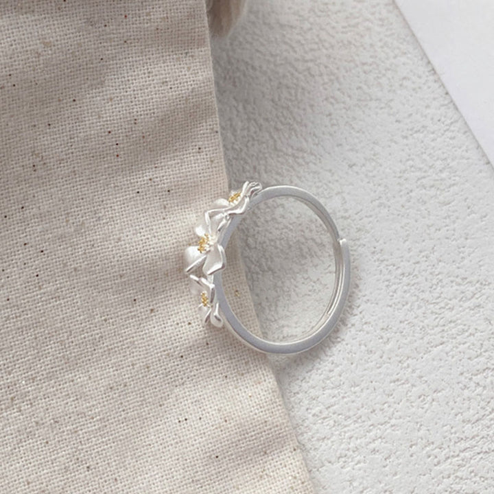 925er Silberring mit Gardenie Schutz Motiv und goldenen Details