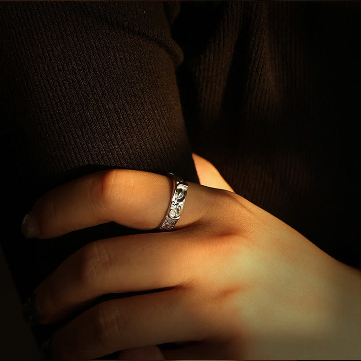 Ring 999 Silber Buddhaauge getragen am Finger Schutz Buddhismus