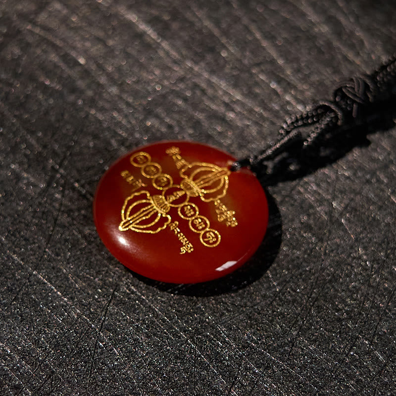 Schwarze Perlen Kette mit rotem Vajra Anhänger Chakra Symbol Naturstein