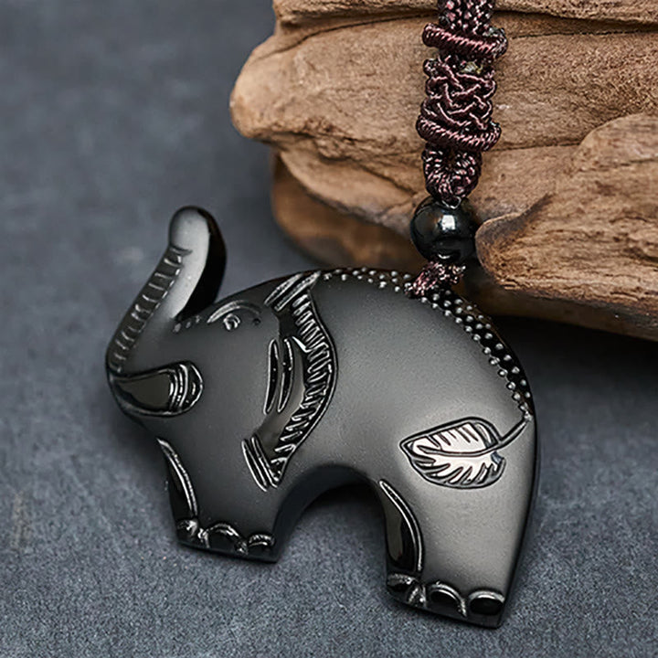 Schwarzer Obsidian Elefant Anhänger Kette auf Stein gelegt Geschnitzt