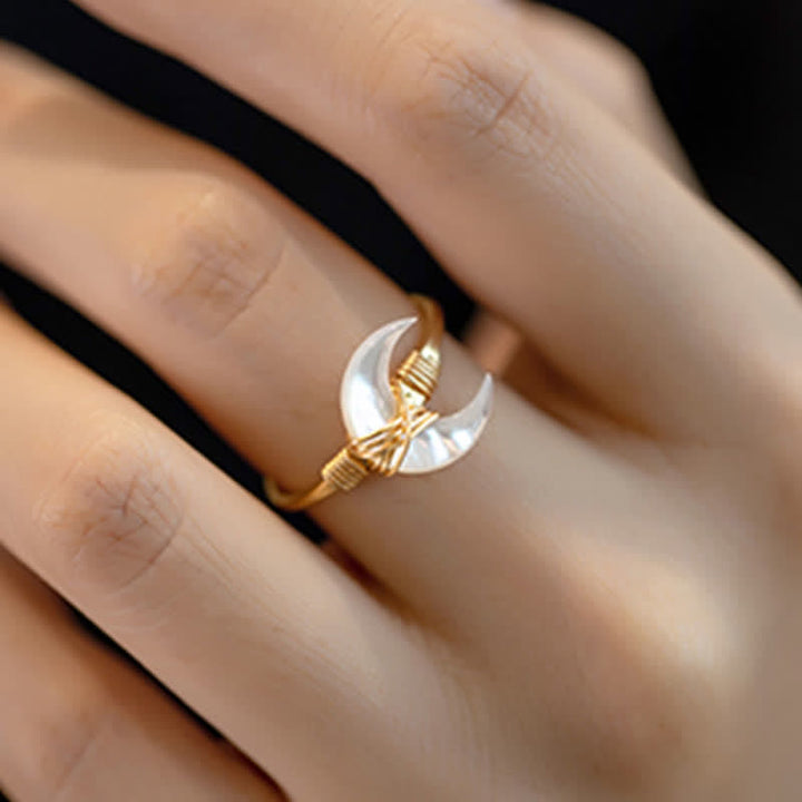 Ring Tridacna Mond Segen elegant goldene Fassung Schutz Glück