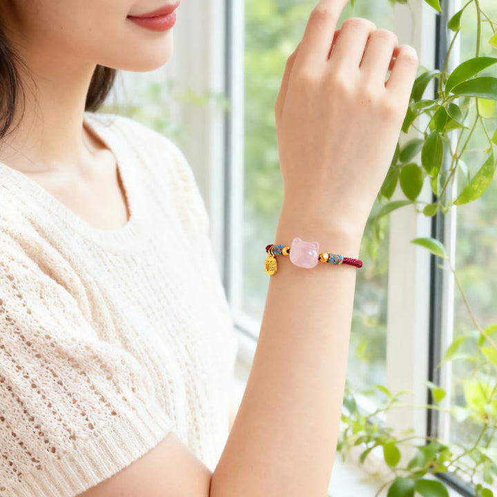 Rosenquarz Pixiu Armband am Handgelenk getragen Fengshui Schutz Glück Frau