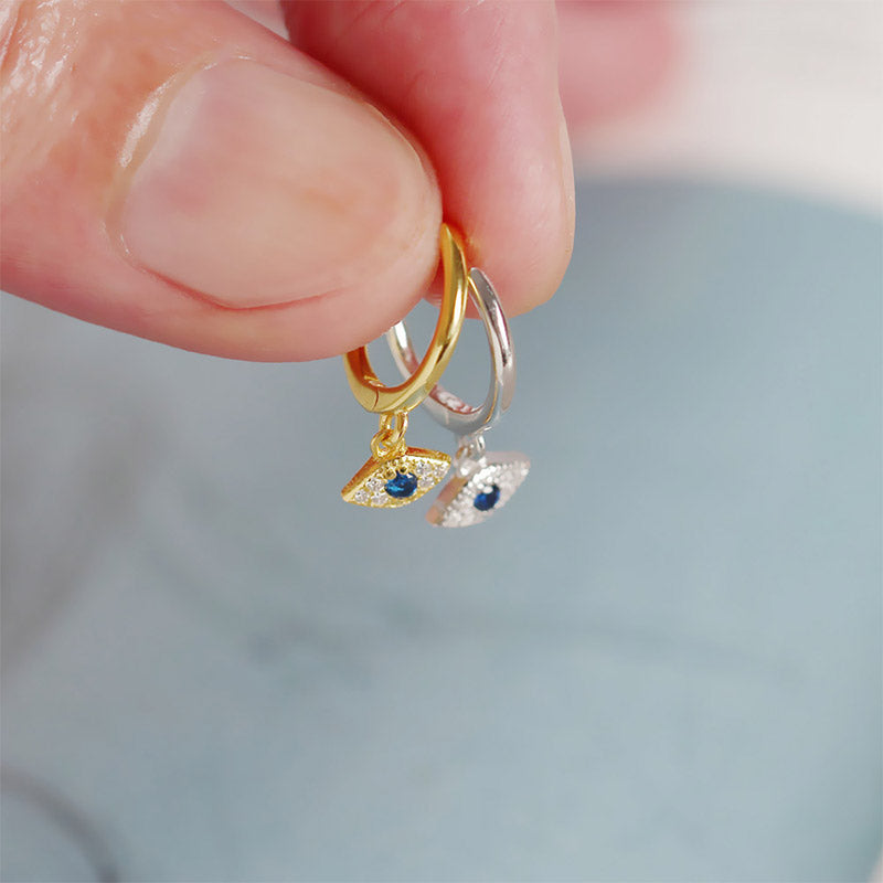 Evil Eye Ohrringe Silber Gold getragen Schutz Segen spirituell Boho Schmuck