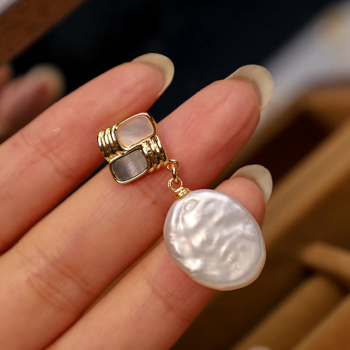 Ohrringe Barockperle Silber Gold getragen elegant Boho Schmuck Ohrhänger spirituell