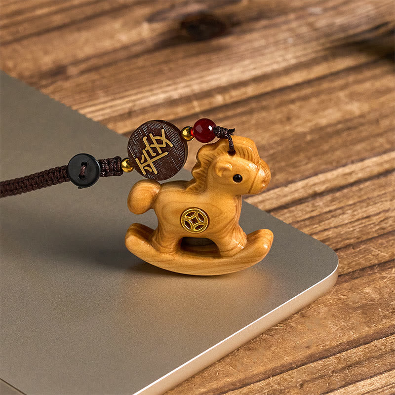 Schlüsselanhänger Pferd Holz Schaukelpferd chinesisches Schriftzeichen Glücksbringer spirituell Anhänger