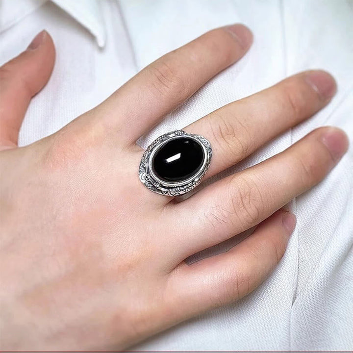 Schwarzer Obsidian Ring Stärke Koi Fisch Schutz elegant Hand getragen