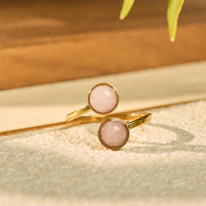 Rosa Quarz Ring Titanstahl getragen Balance Ruhe Harmonie Healing Schmuck