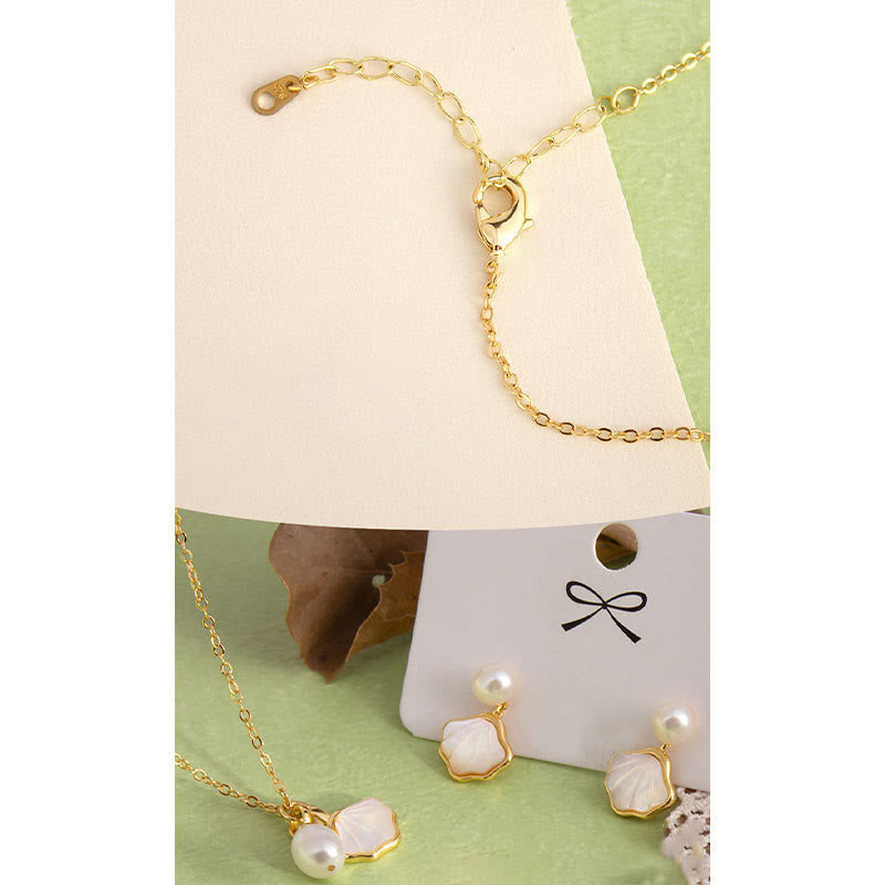 Ohrringe Tridacna Perle Ginkgo gold zarte Boho Schmuck spirituell Ohrhänger