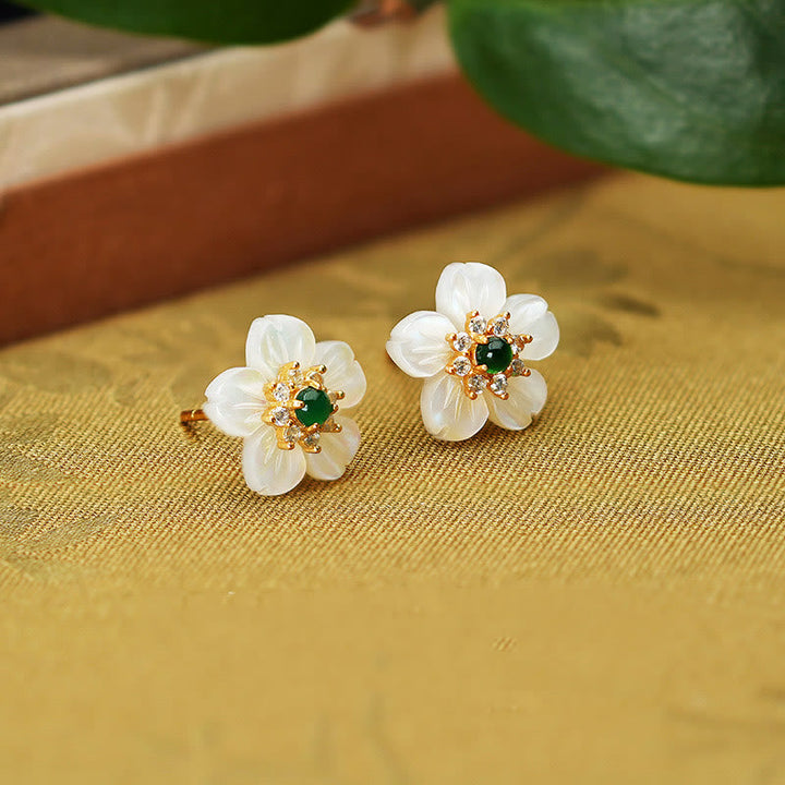 Ohrringe Tridacna Jade Blume weiß grün Gold Boho Schmuck elegant