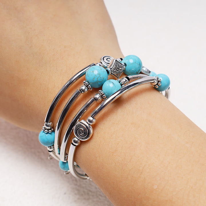 Armband Türkis – Balance mit Silberperlen am Handgelenk getragen Schmuck Naturstein
