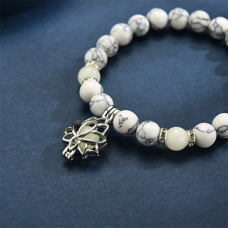 Armband Türkis Lotus Schutz Energie weiße Perlen Silber Anhänger