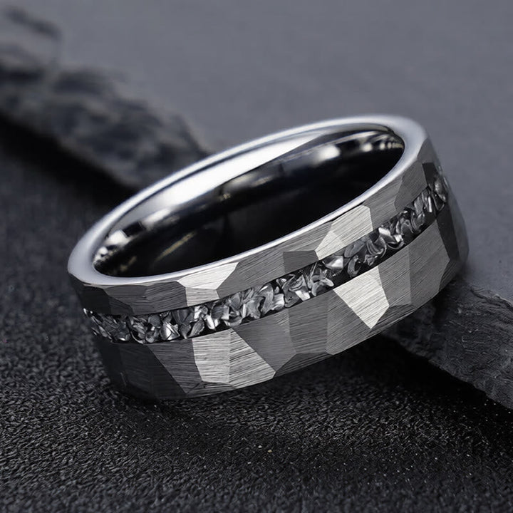 Ring Tungstenstahl Gehämmert Stärke Glück Schutz Eleganz Herrenring