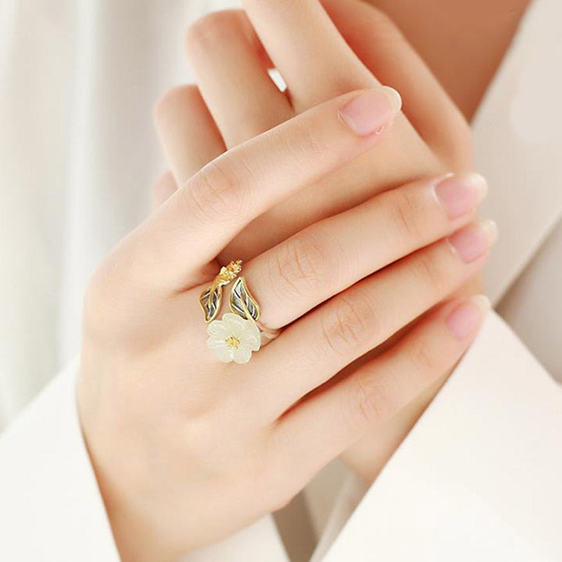 Ring Weiße Jade Pflaumenblüte Glück Kupfer vergoldet Fingerring elegant