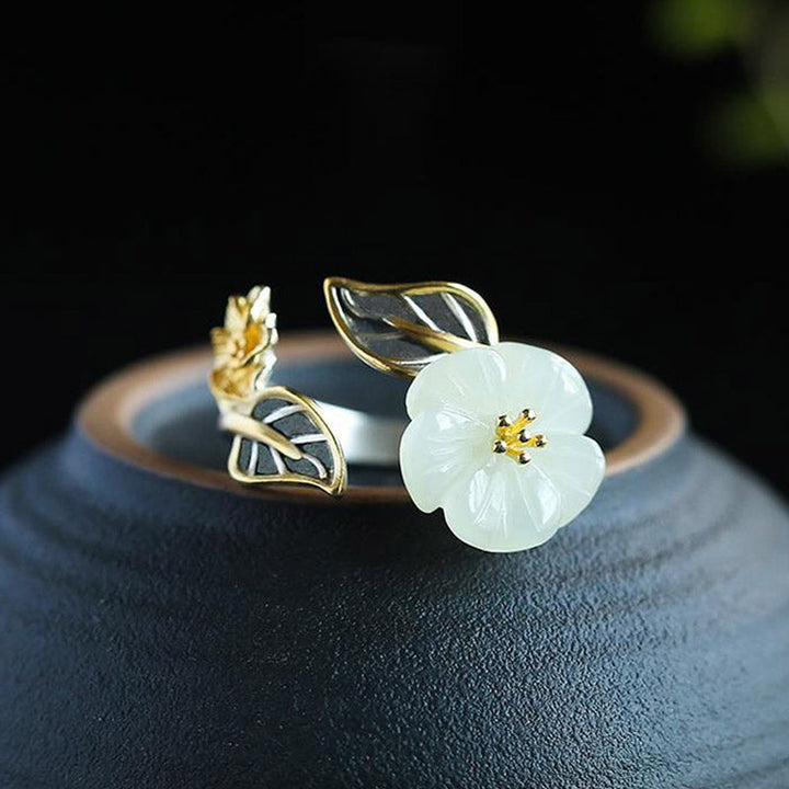 Ring Weiße Jade Pflaumenblüte mit Kupfer Blatt Glück Fengshui