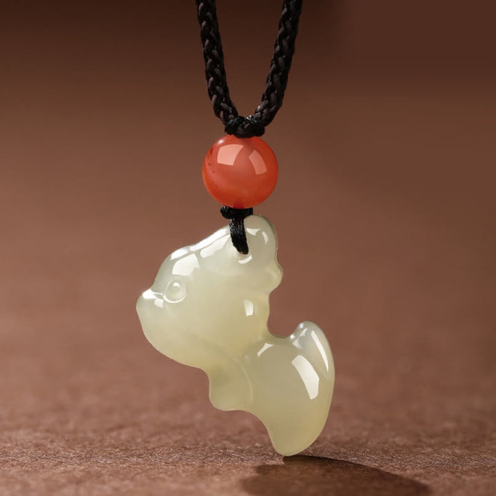 Jade Pferd Anhänger Kette mit rotem Achat Stein Chinesischer Zodiak