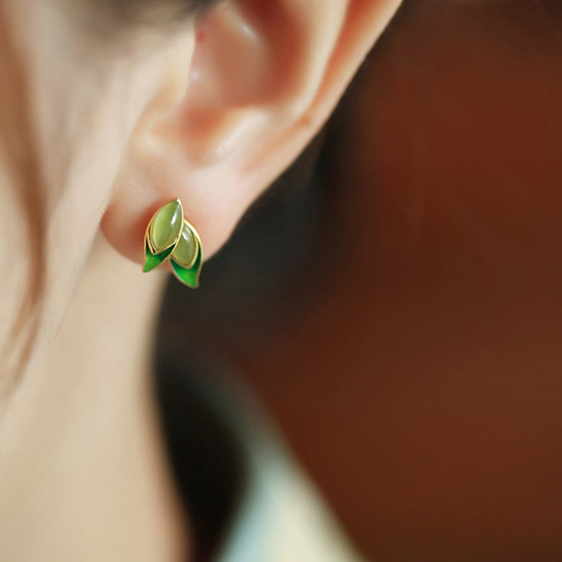 Ohrringe Jade Blatt Silber Wohlstand getragen Boho Schmuck spirituell Ohrstecker