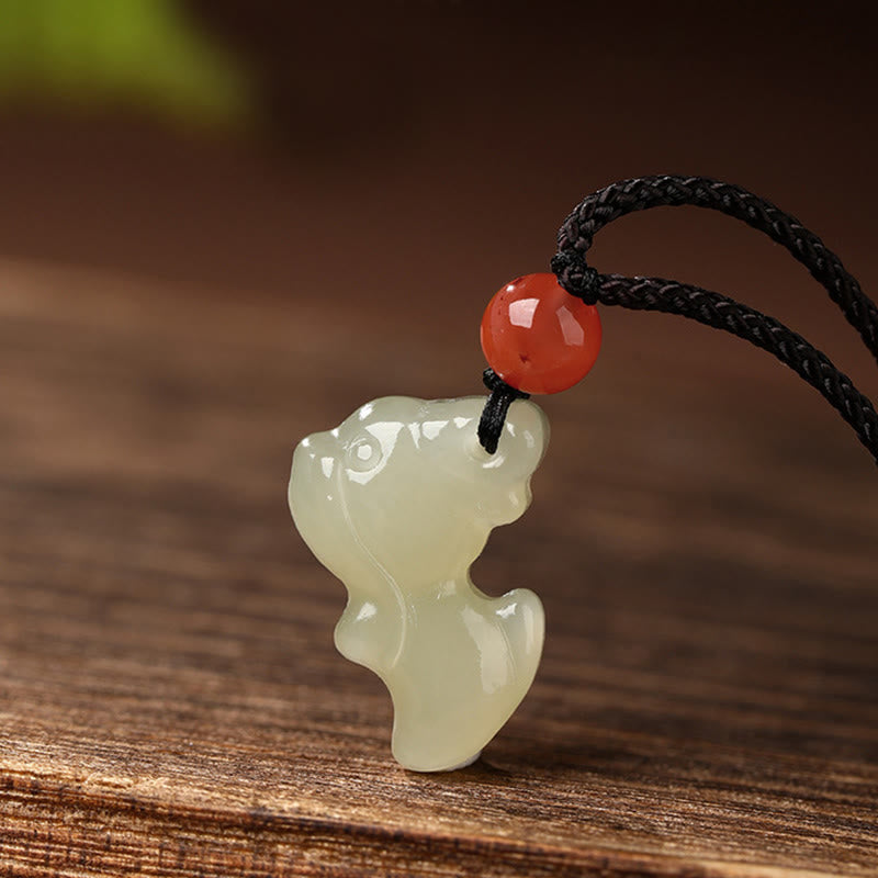 Jade Pferd Anhänger mit roter Koralle Chinesischer Zodiак Glücksbringer