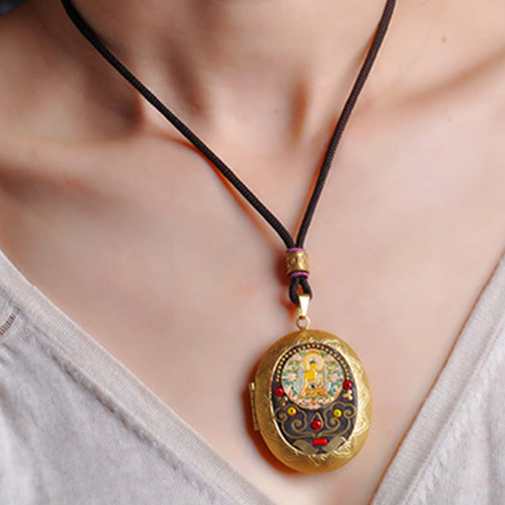Kupfer Kette Kwan Yin Anhänger am Hals getragen Wohlstand