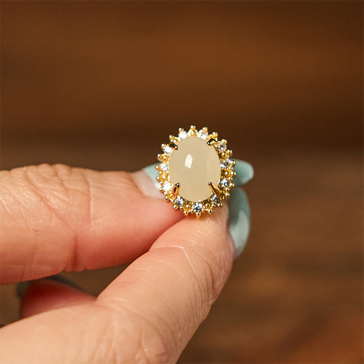Hetian-Jade Ring gold Zirkonia getragen Boho Schmuck spirituell Statement