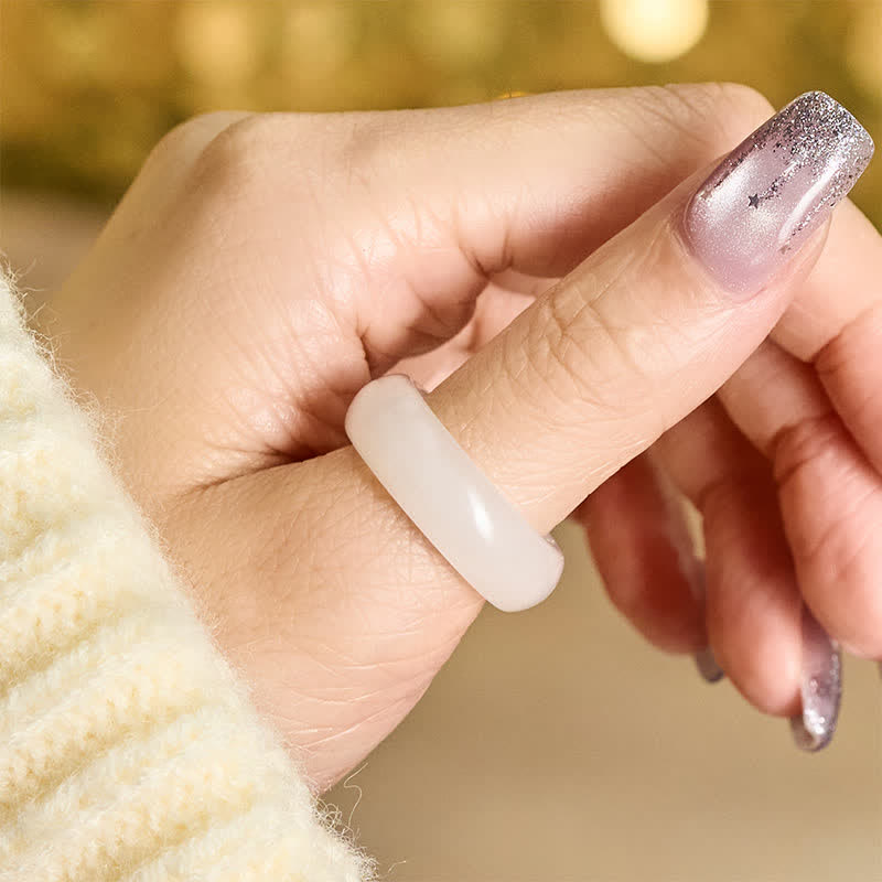Ring Goldene Seidenjade Wohlstand Fengshui Schutz Jade getragen