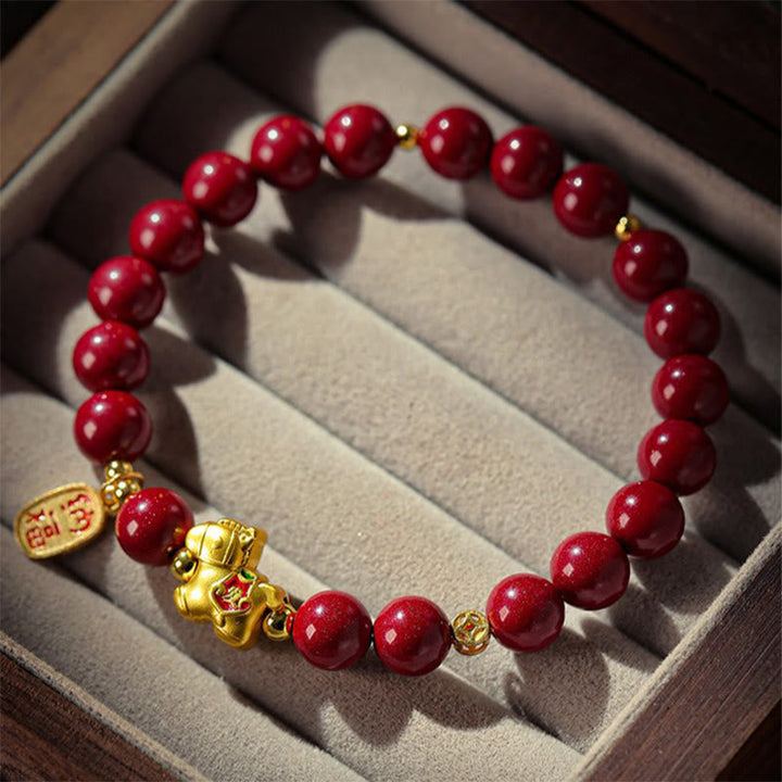 Armband Zinnober Pferd – Segen rote Perlen goldener Anhänger Schmuckbox