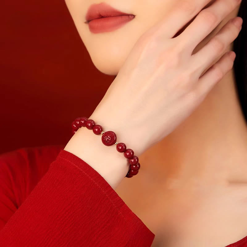 Armband Zinnober Chinesisches Tierkreis Frieden Segen rote Perlen am Handgelenk getragen