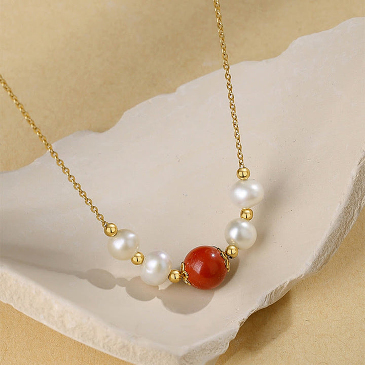 Goldene Kette mit weißen Perlen und rotem Zinnober Anhänger Sterlingsilber Heilung