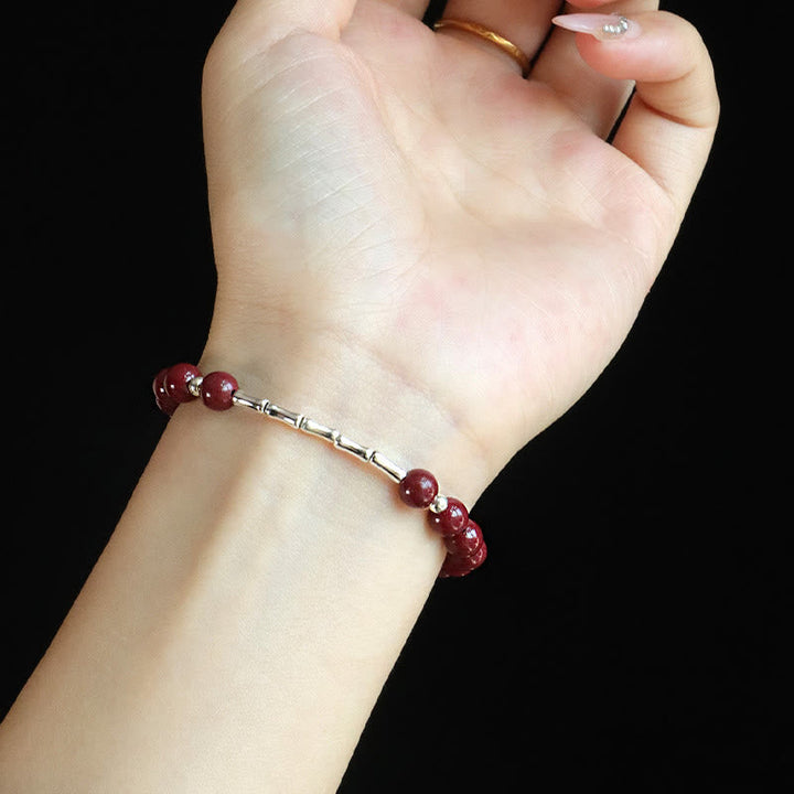 Armband 925 Silber Zinnober Ruhe Energie am Handgelenk getragen elegant